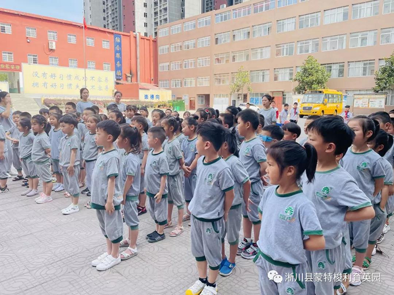 河南省南陽市淅川隆興蒙氏稚樂園:幼小(xiǎo)銜接體(tǐ)驗課堂,帶”蒙娃”參觀小(xiǎo)學(xué)